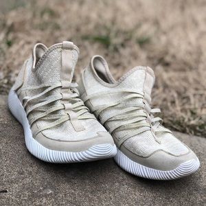 Gold glitter tennis shoe